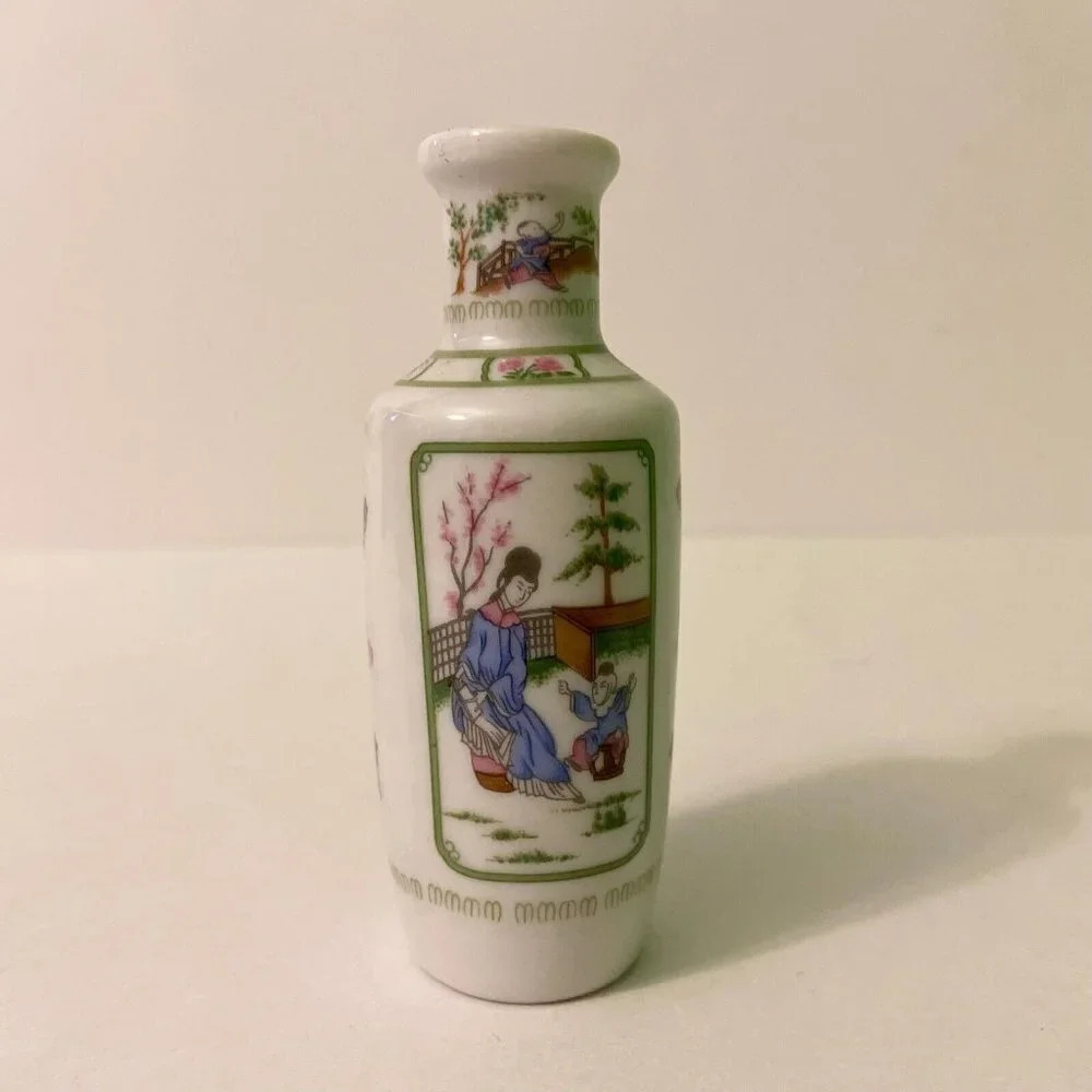 Vintage 1980 Franklin Mint Miniature Doll House Vase  Geisha Butterfly Japan